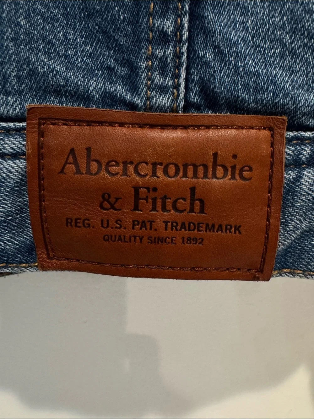 ABERCROMBIE & FITCH Mens Sherpa lined Distressed Blue Denim Jacket Trucker MED
